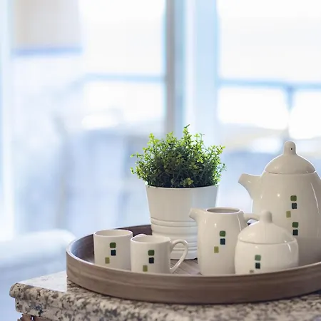 Beachfront With Terrace And Seaviews Apartamento Fuengirola