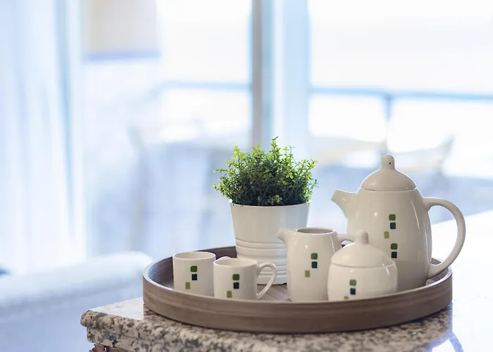 Beachfront With Terrace And Seaviews Apartamento Fuengirola