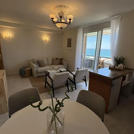 Апартаменты Beachfront With Terrace And Seaviews *