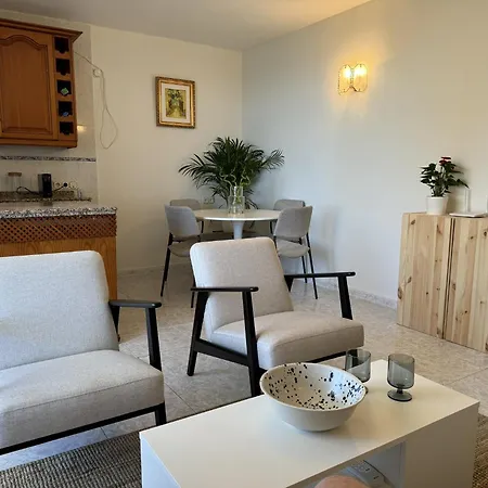 Beachfront With Terrace And Seaviews Apartamento *